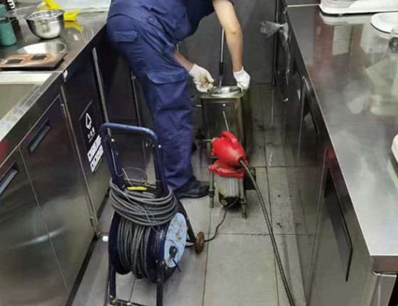 酒店厨房疏通下水道